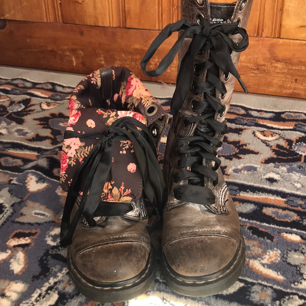 Dr. Martens 1914 black wax triumph Maasai boots